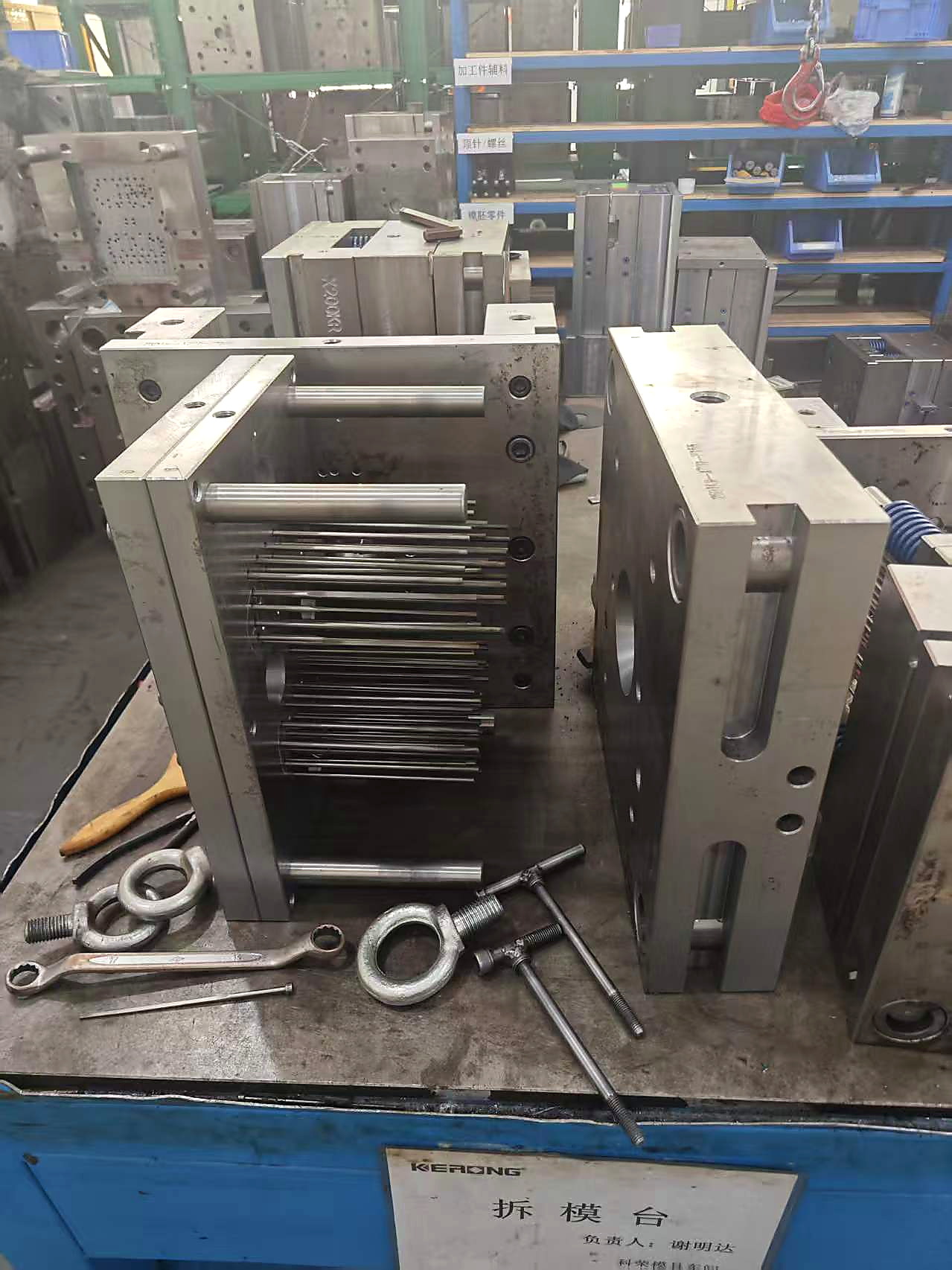 Custom injection mold tooling manufactured by Seashen