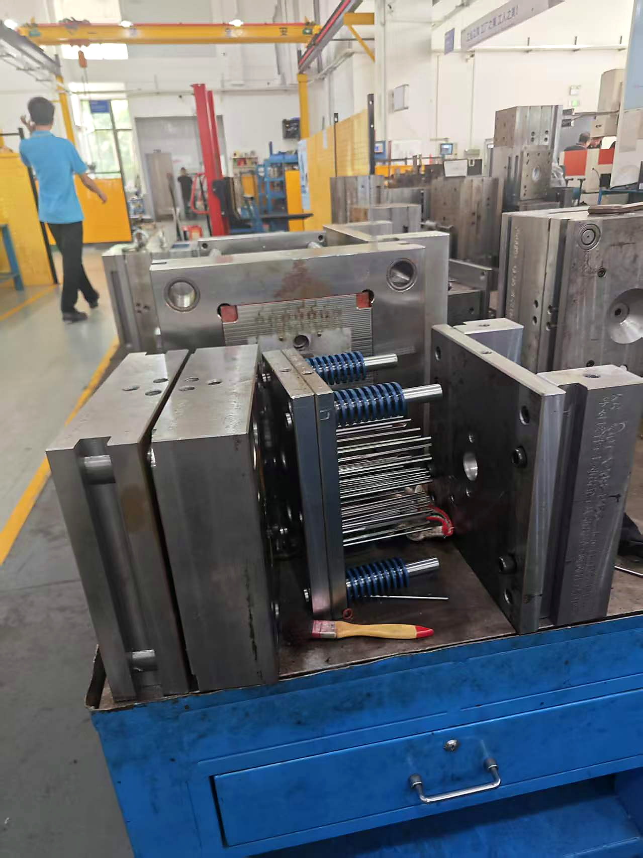 Mold assembly workbench at Seashen factory