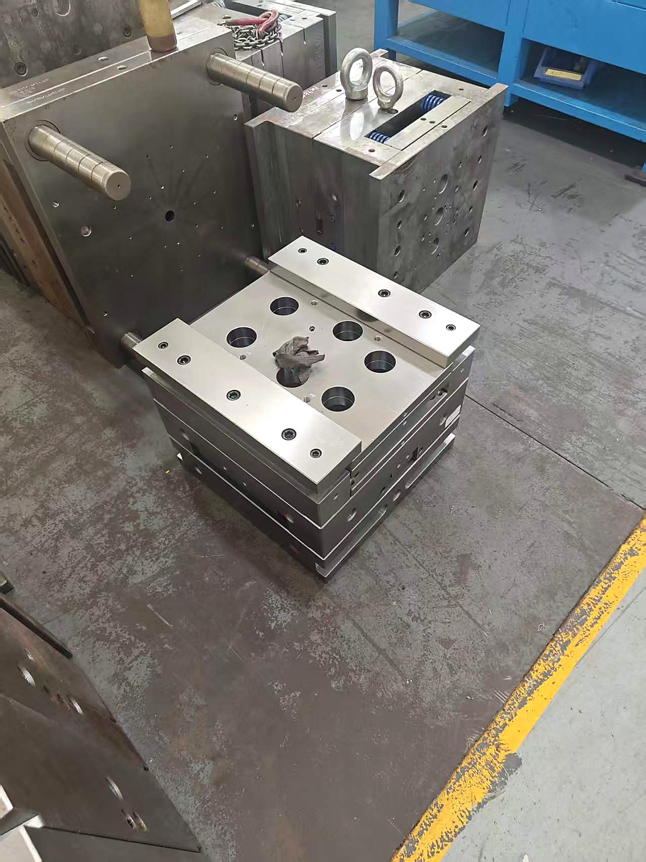 Precision machined mold plate